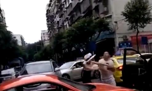鼎格暖通：重慶保時捷女車主被奇瑞車主回打，雙方已迅速和解？